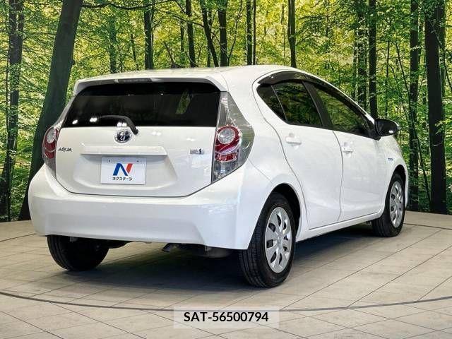 Toyota AQUA 2013-08 350540-17