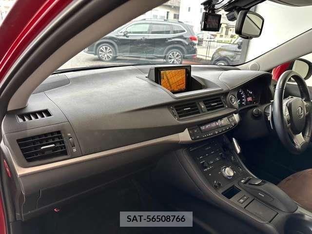 Lexus CT 2011-10 353898-17