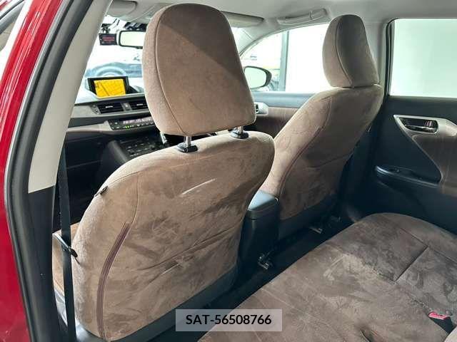 Lexus CT 2011-10 353898-15