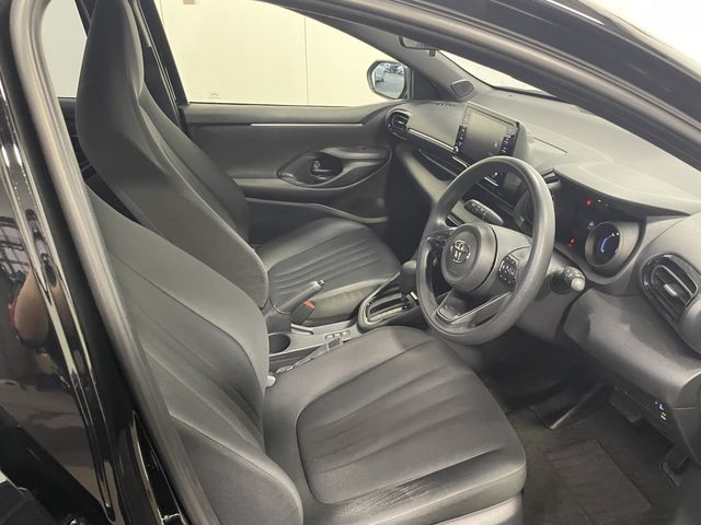 Toyota YARIS 2020-11 24274-1