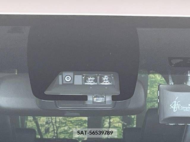 Toyota VOXY 2021-02 332618-2