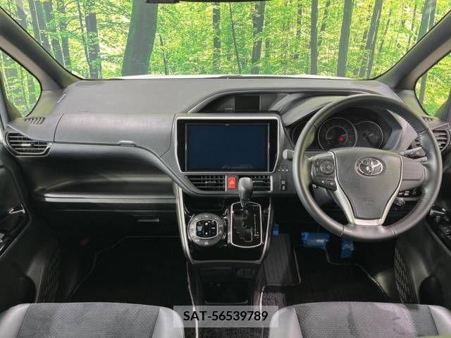 Toyota VOXY 2021-02 332618-1