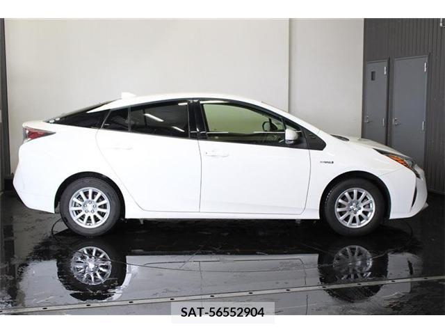 Toyota PRIUS 2017-07 322621-6
