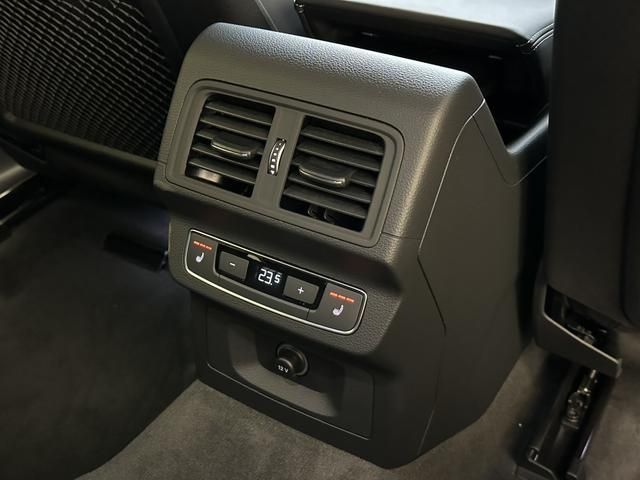 Audi SQ5 2022-03 18210-16