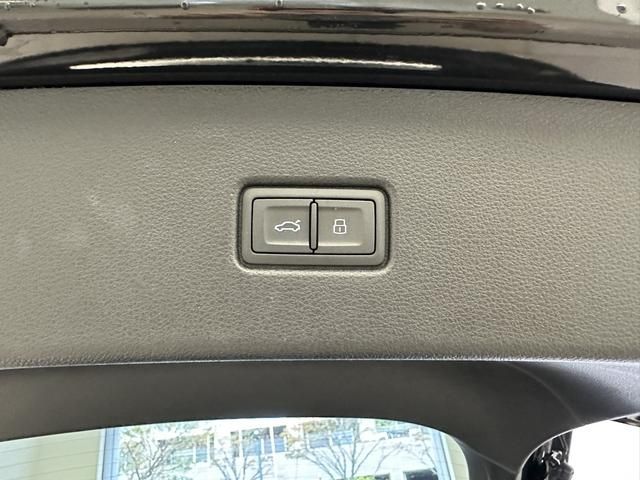 Audi SQ5 2022-03 18210-17