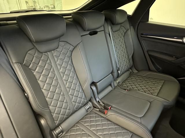 Audi SQ5 2022-03 18210-14