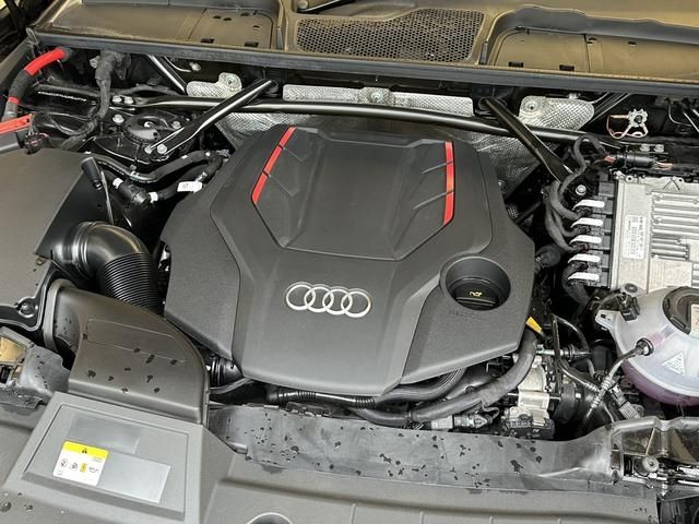 Audi SQ5 2022-03 18210-19