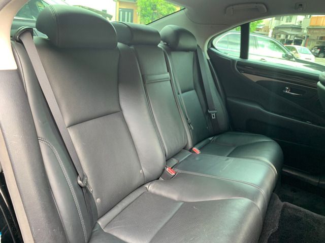 Lexus LS 2015-03 8334-5