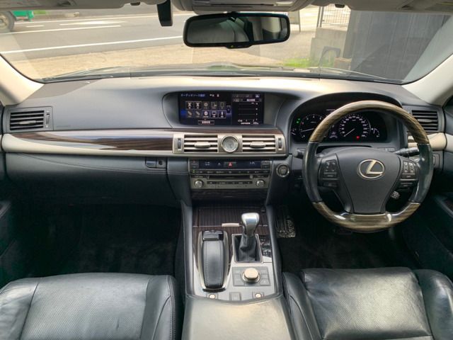 Lexus LS 2015-03 8334-1