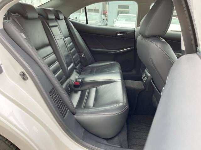 Lexus IS 2014-03 9305-9