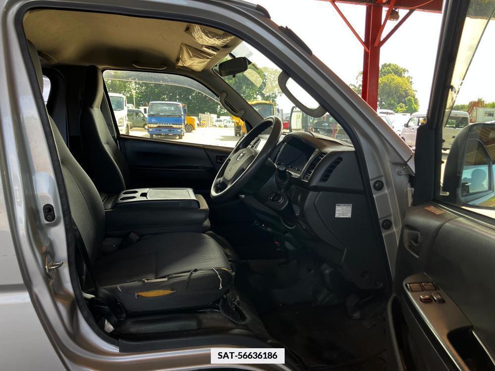 Toyota HIACE VAN 2017-06 334656-16
