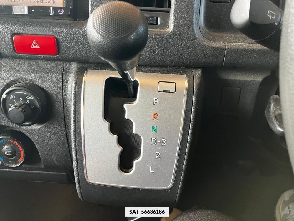 Toyota HIACE VAN 2017-06 334656-29