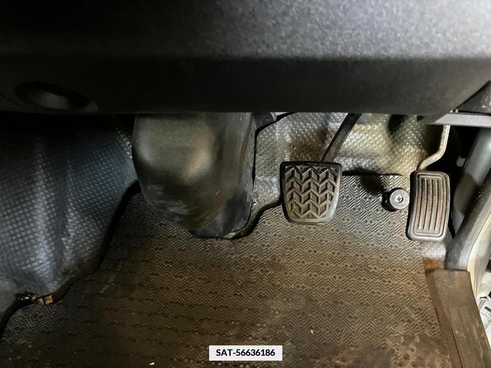 Toyota HIACE VAN 2017-06 334656-32