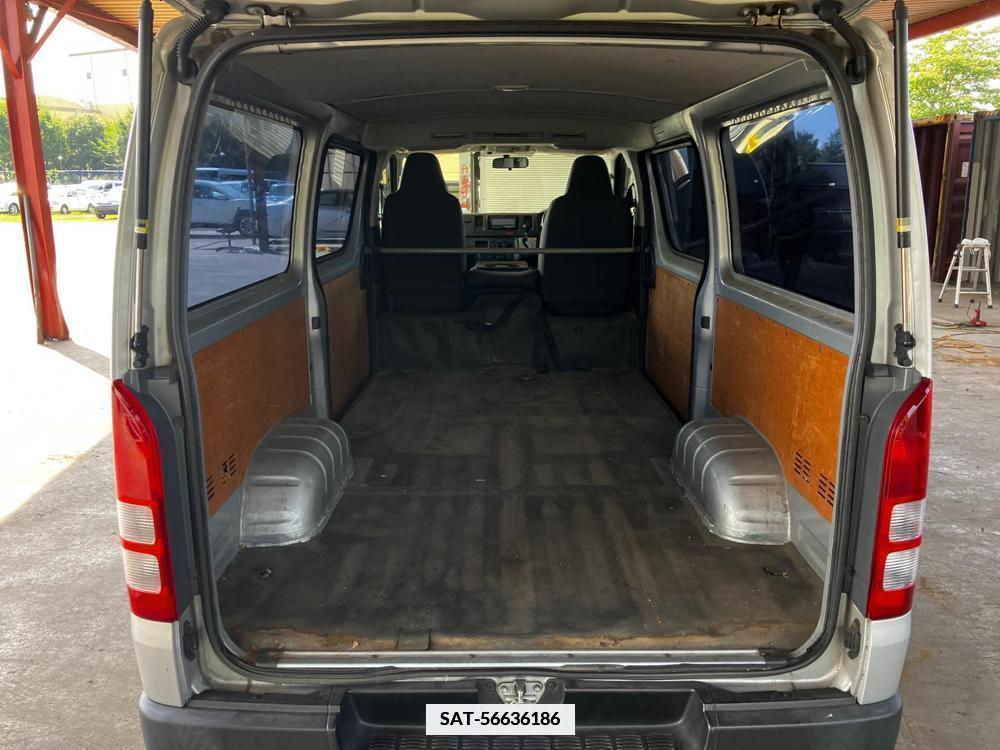 Toyota HIACE VAN 2017-06 334656-37
