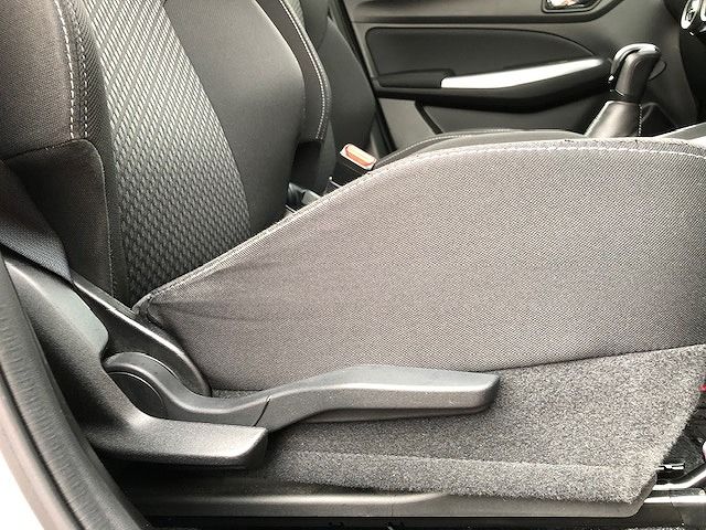 Suzuki SWIFT 2018-01 181826-17