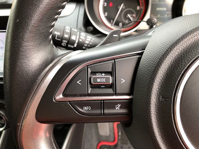 Suzuki SWIFT 2018-01 181826-16