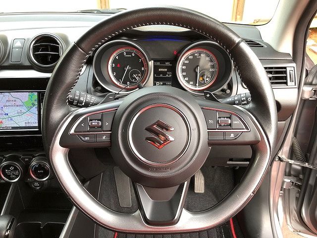 Suzuki SWIFT 2018-01 181826-13