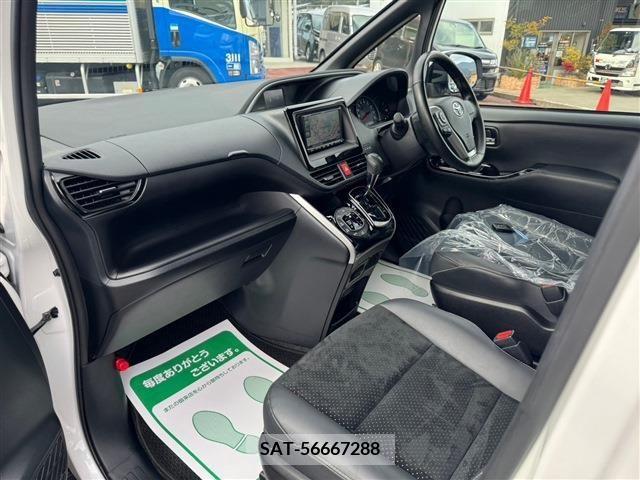 Toyota VOXY 2021-01 223815-2
