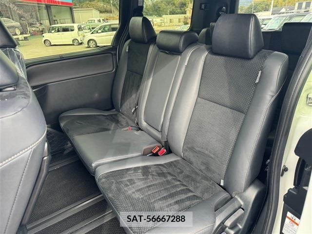 Toyota VOXY 2021-01 223815-3