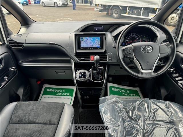 Toyota VOXY 2021-01 223815-1