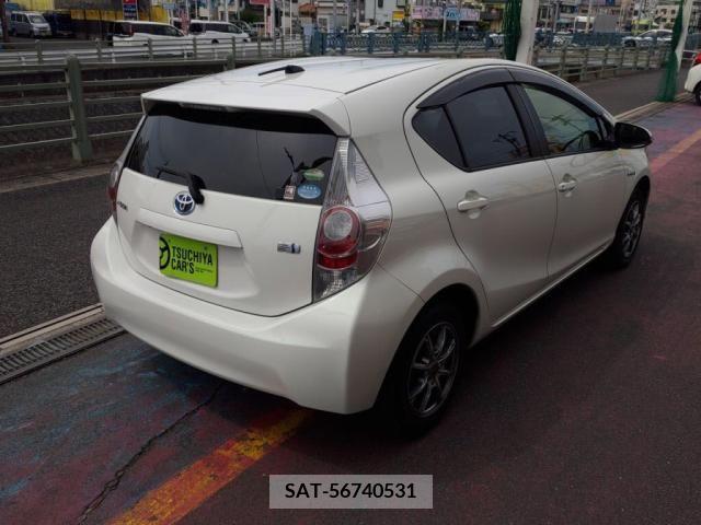 Toyota AQUA 2014-04 314196-1