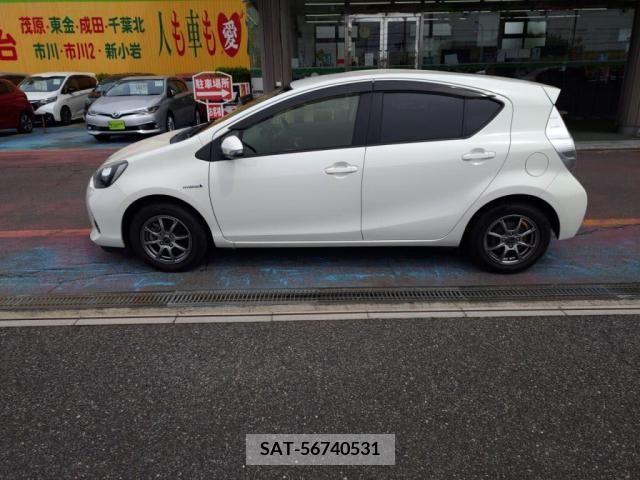 Toyota AQUA 2014-04 314196-11