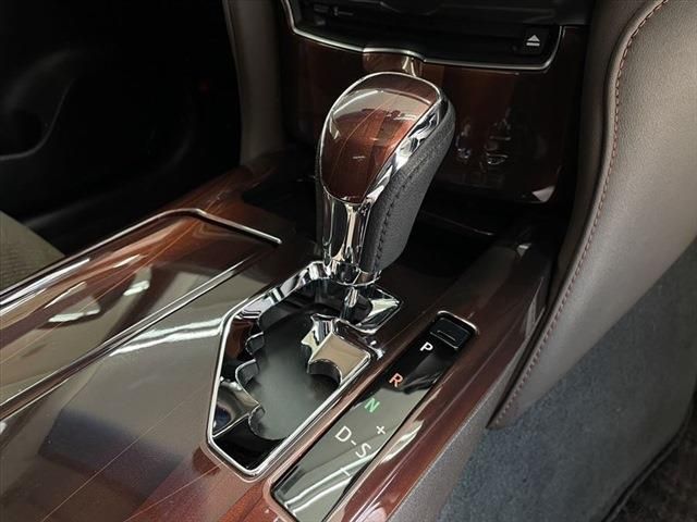 Toyota CROWN SEDAN 2013-06 183265-25