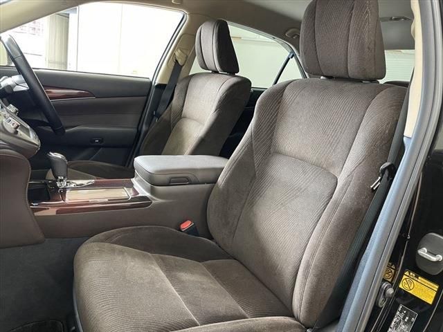 Toyota CROWN SEDAN 2013-06 183265-21