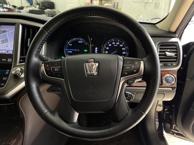 Toyota CROWN SEDAN 2013-06 183265-24