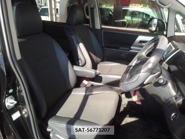 Toyota VOXY 2013-09 255843-20