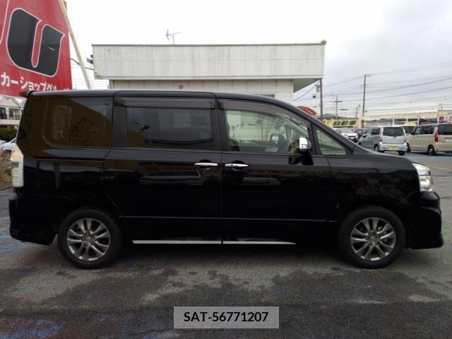 Toyota VOXY 2013-09 255843-11