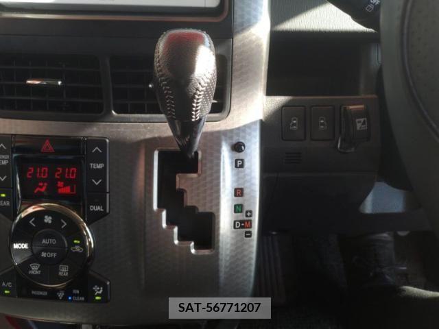 Toyota VOXY 2013-09 255843-19