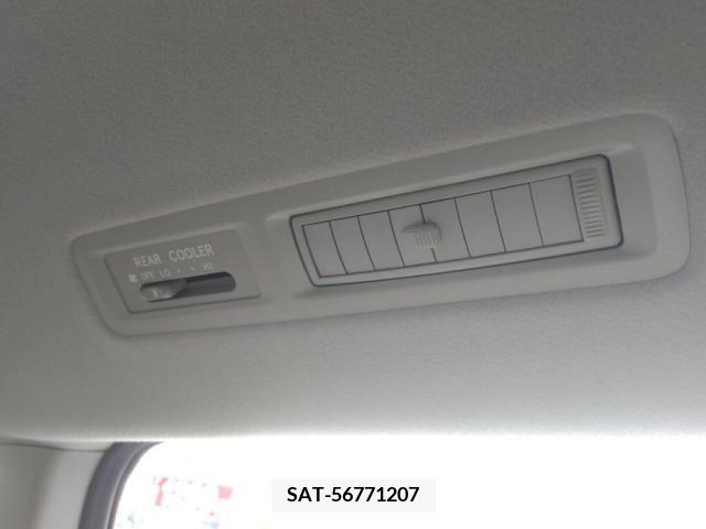 Toyota VOXY 2013-09 255843-27