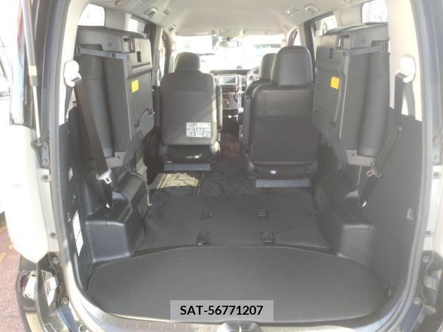 Toyota VOXY 2013-09 255843-26