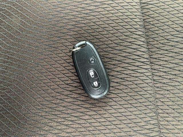Nissan ROOX 2010-05 3782-15