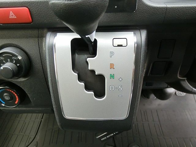 Toyota HIACE VAN 2017-07 20716-16