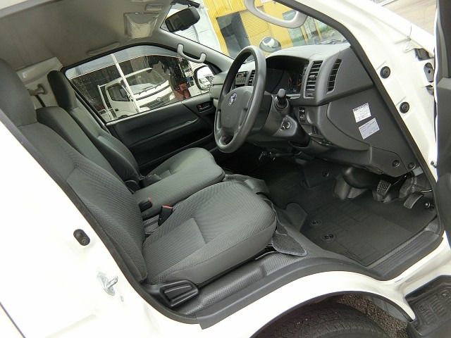 Toyota HIACE VAN 2017-07 20716-2