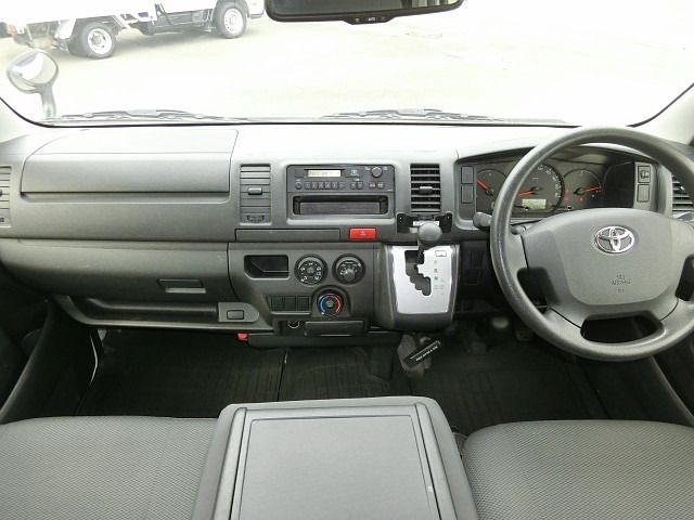 Toyota HIACE VAN 2017-07 20716-15
