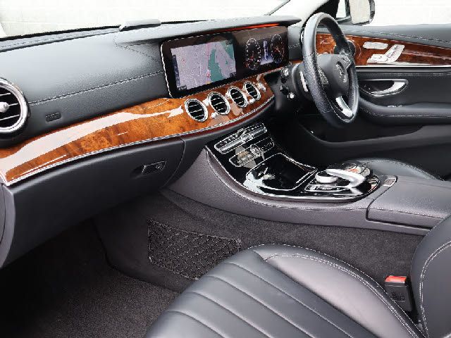 Mercedes Benz E-CLASS 2016-10 18947-1