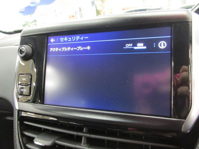 Peugeot 208 2018-05 3156-7