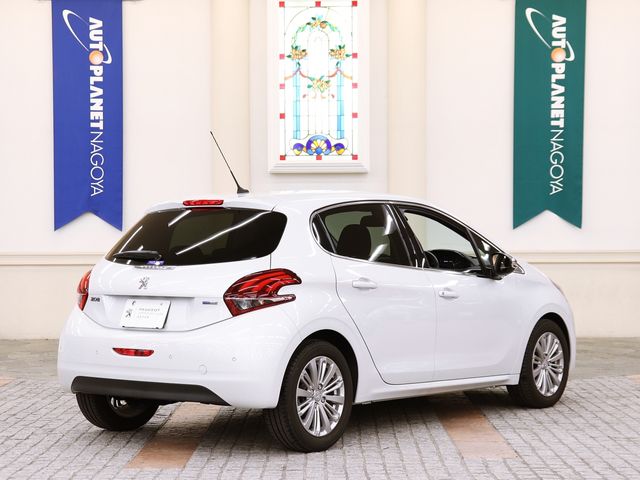 Peugeot 208 2018-05 3156-2