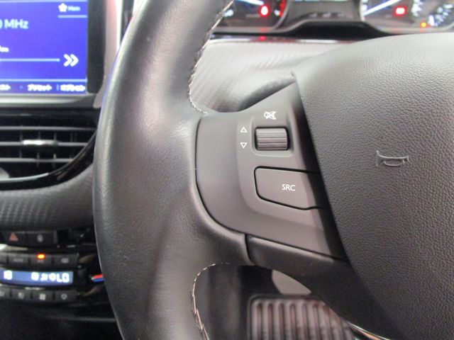 Peugeot 208 2018-05 3156-13