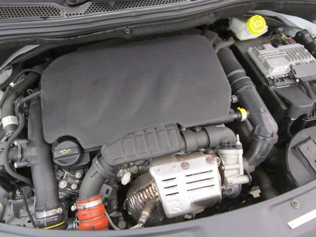 Peugeot 208 2018-05 3156-29