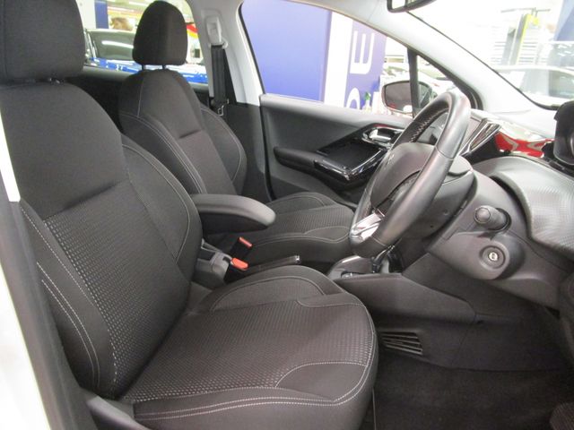 Peugeot 208 2018-05 3156-19