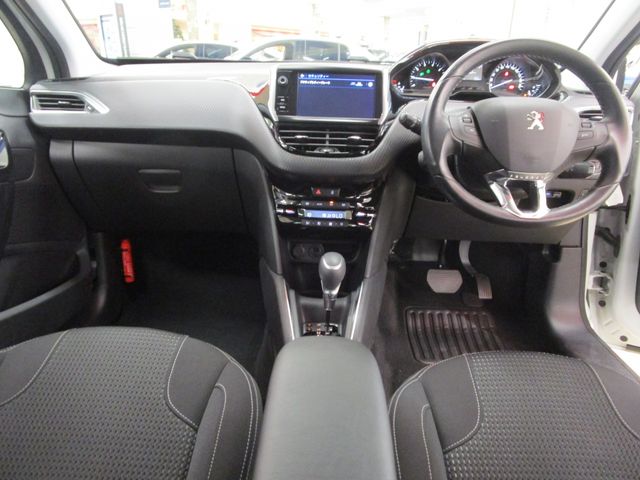 Peugeot 208 2018-05 3156-1