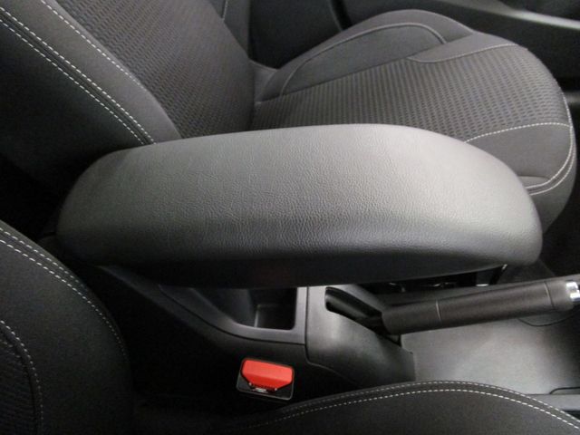 Peugeot 208 2018-05 3156-10