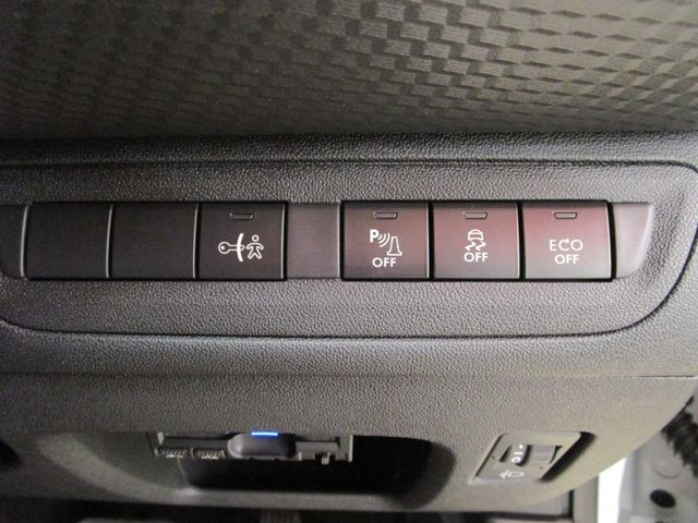 Peugeot 208 2018-05 3156-12