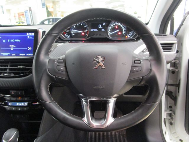 Peugeot 208 2018-05 3156-18