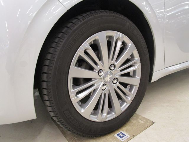 Peugeot 208 2018-05 3156-28