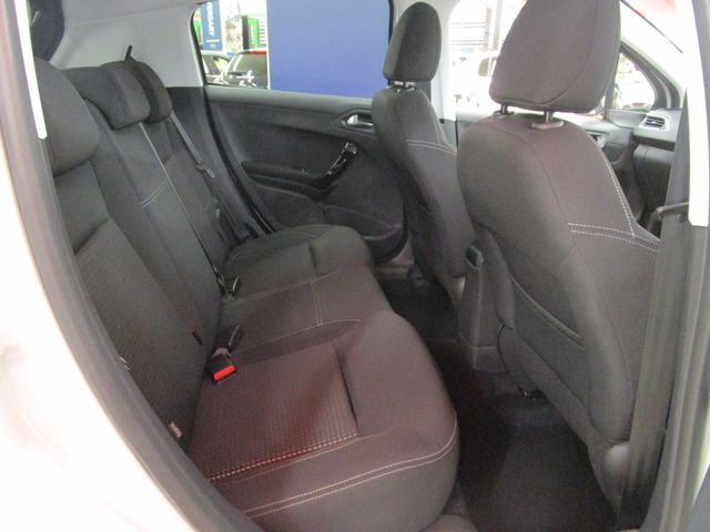 Peugeot 208 2018-05 3156-20